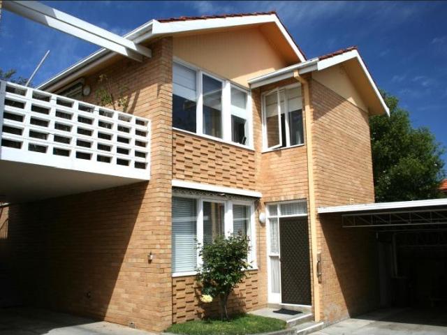 Stylish & Convenient Essendon Living