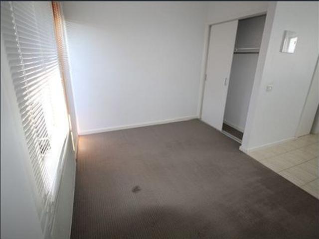 Stylish & Convenient One Bedroom Apartment in the Heart of Footscray