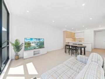Bright & Spacious, Near New Luxury One Bed Apartment