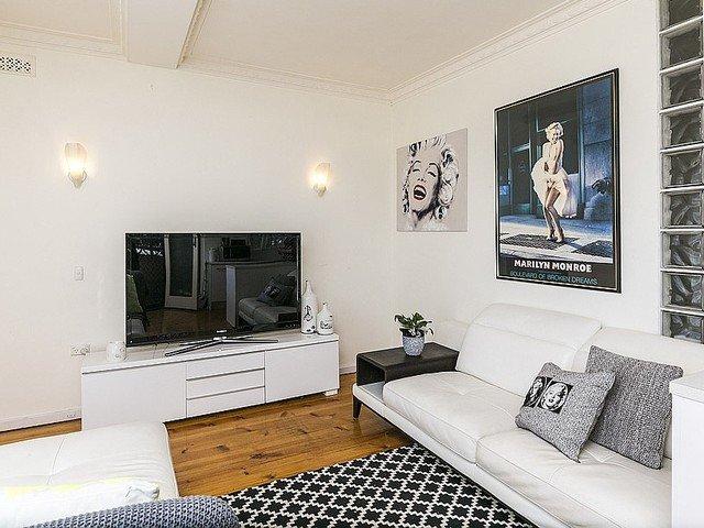 Stylish & Convenient Living in Glenelg North
