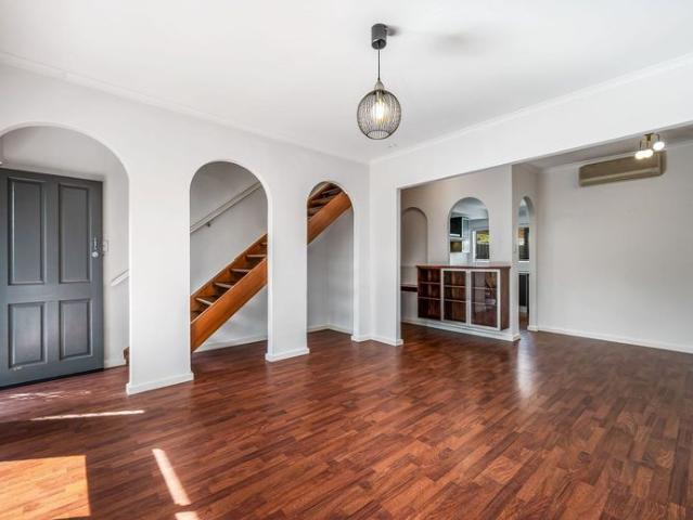 Stylish & Convenient Living in Leafy Parkside!