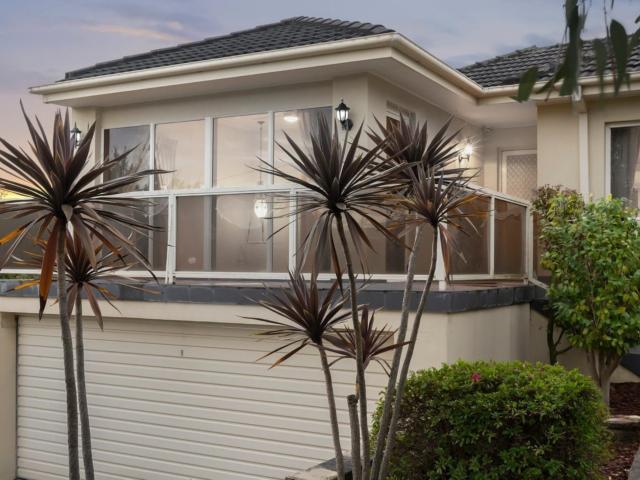Stylish & Convenient Living in Templestowe Lower