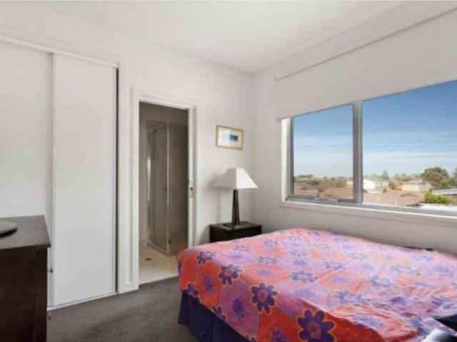 Stylish & Convenient Living in the Heart of Bentleigh
