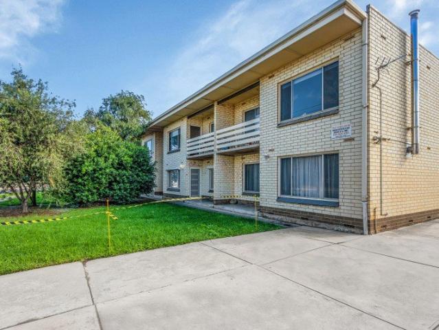 Stylish & Convenient Living in the Heart of Brooklyn Park