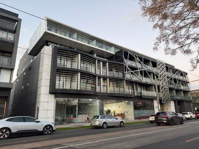 Stylish & Convenient Living in the Heart of Essendon North