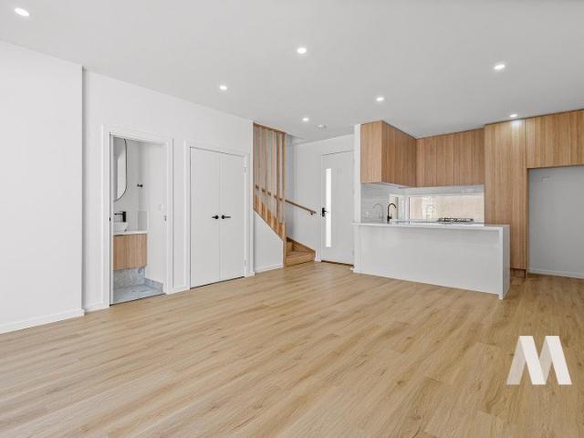 Stylish & Convenient Living in the Heart of Reservoir