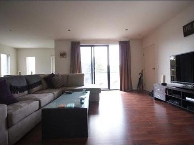 Stylish & Convenient Living in the Heart of Ringwood