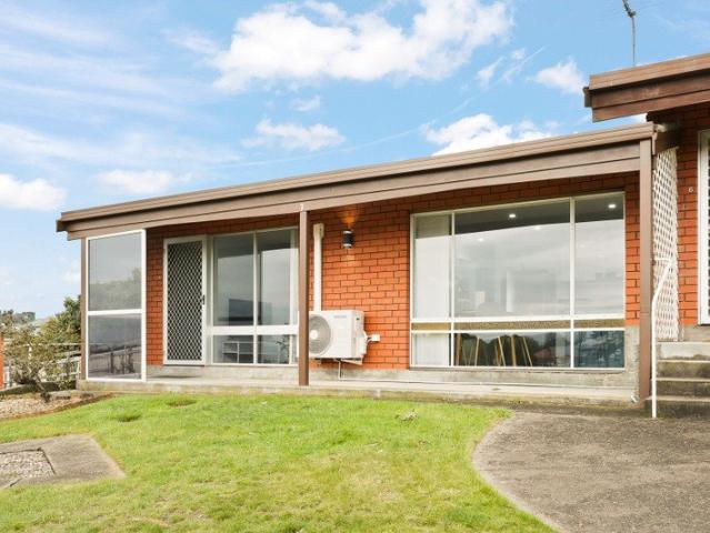 Stylish & Convenient Living in the Heart of South Launceston Fully Furnished