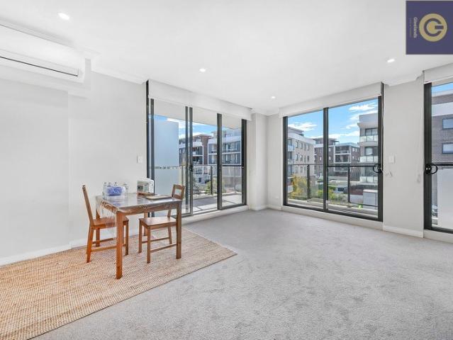 Stylish & Convenient Living Walk to Metro