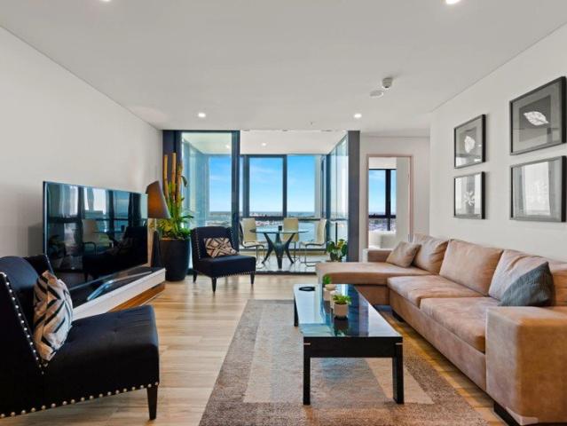 Stylish & Convenient Southport Living at 2 Como Crescent