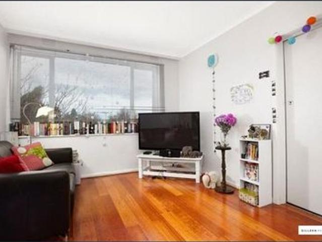Stylish & Convenient Prahran Living – Available Now!