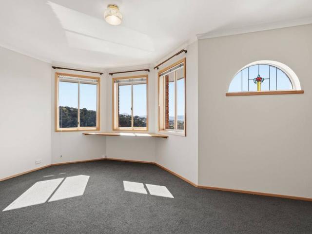 Stylish & Convenient Townhouse Living in South Hobart