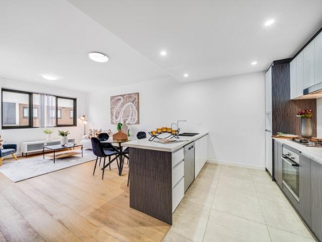 Stylish & Convenient Private Living with Metro & Bella Vista Primary close by