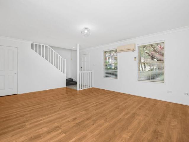 STYLISH & CONVENIENT THREE BEDROOM TOWNHOUSE