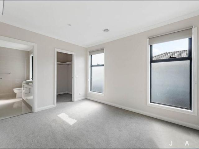 Stylish & Convenient Two Bedroom Home with Private Courtyard