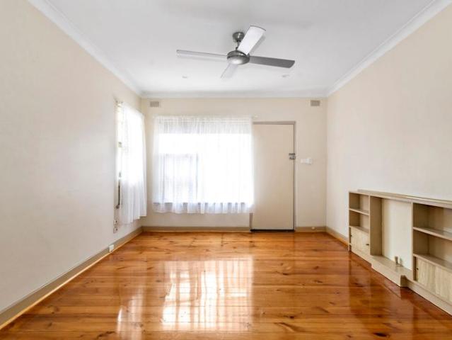 Stylish & Convenient Two Bedroom Living By The Beach