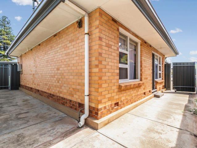 Stylish & Convenient Two Bedroom Living By The Beach
