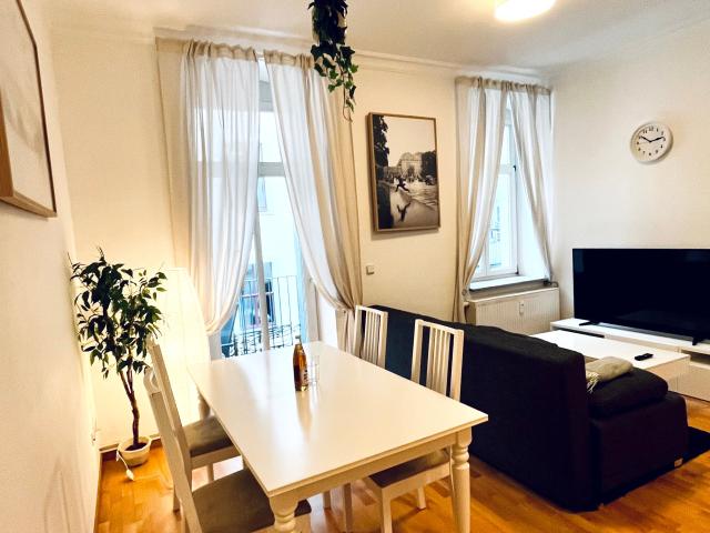 Stylish & Cosy 2 room apartment with huge balcony direct in the city