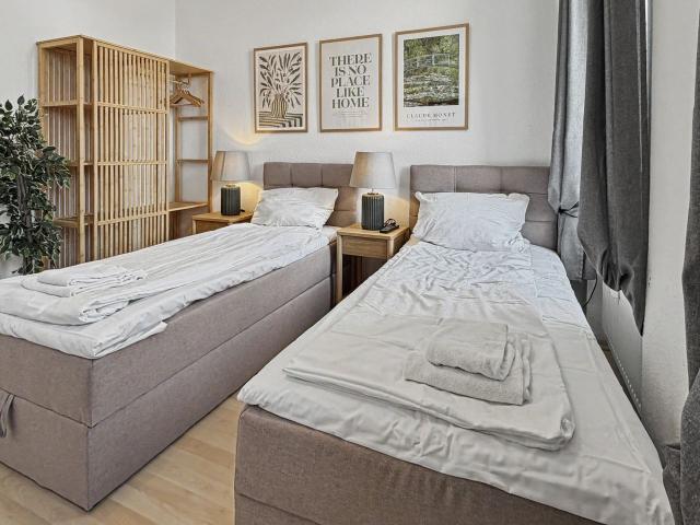 Stylish & Cosy Apartment direct in the city complete fitted, Dresden Amsterdam Apartments for Rent