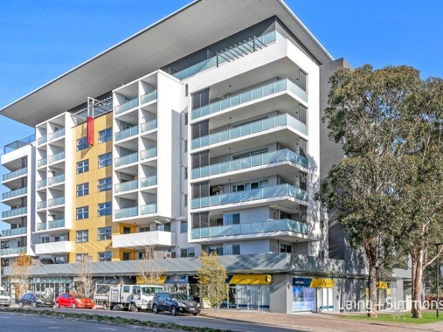 Stylish corner apartment with wraparound balcony