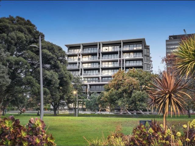 Stylish Corner Apartment with Breathtaking Views in Box Hill