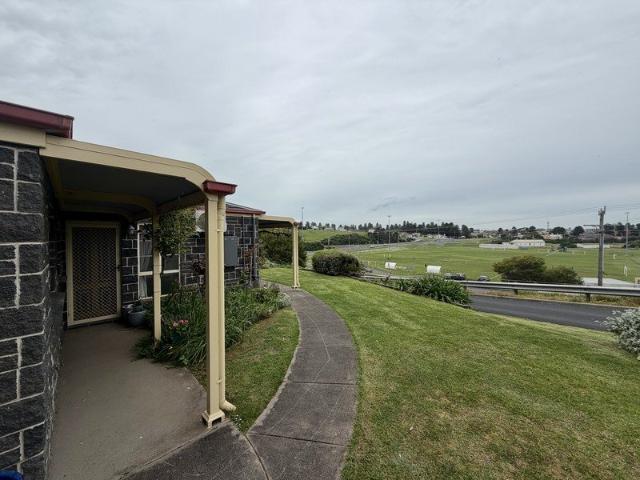 Stylish Corner Block Living Close to Warrnambool CBD