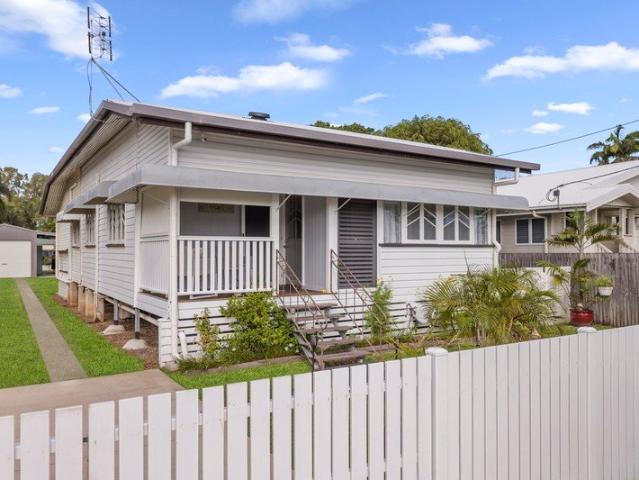 Stylish Cottage Exceptional Outdoor Appeal