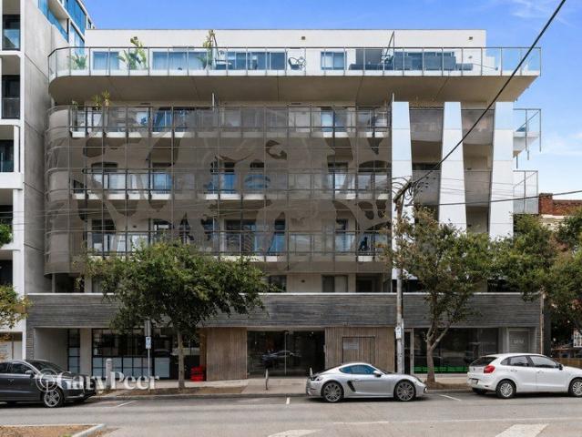 Stylish courtyard apartment in the heart of St Kilda