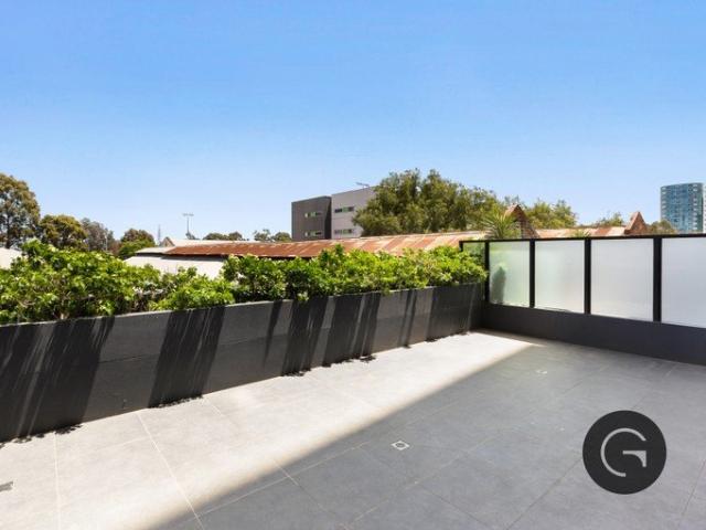Stylish Courtyard Living In A Coveted North Melbourne Setting