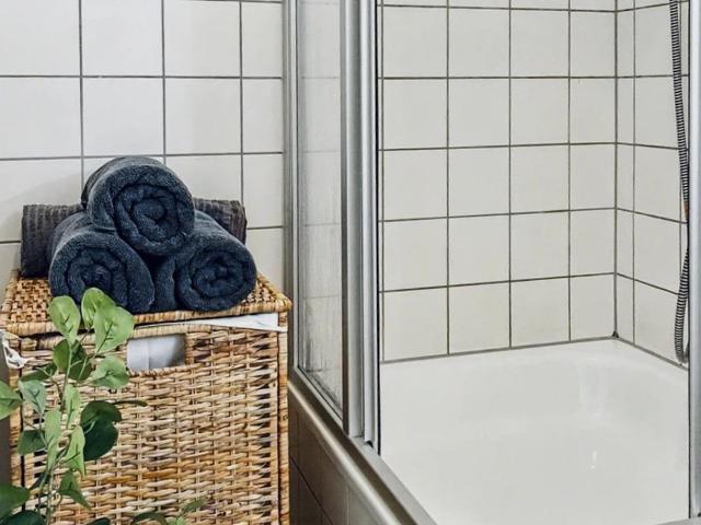 Stylish & Cozy Apartment direct in the city complete fitted, Dresden Amsterdam Apartments for Rent
