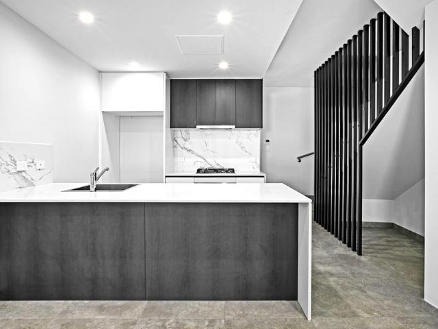 Stylish Dual Level Apartment in St Peters