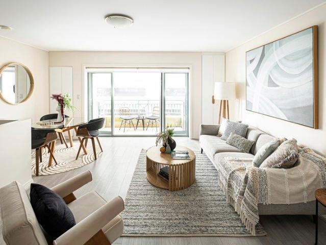 Stylish dual level apartment with resort style facilities