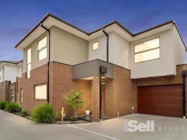 STYLISH DUAL LEVEL LIVING IN A BOUTIQUE SETTING