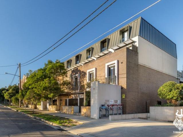 Stylish Dual Level Living in Rosebery's Lifestyle Precinct