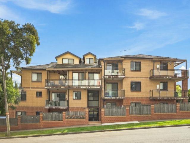 Stylish Dual Level Living with Expansive Private Courtyard