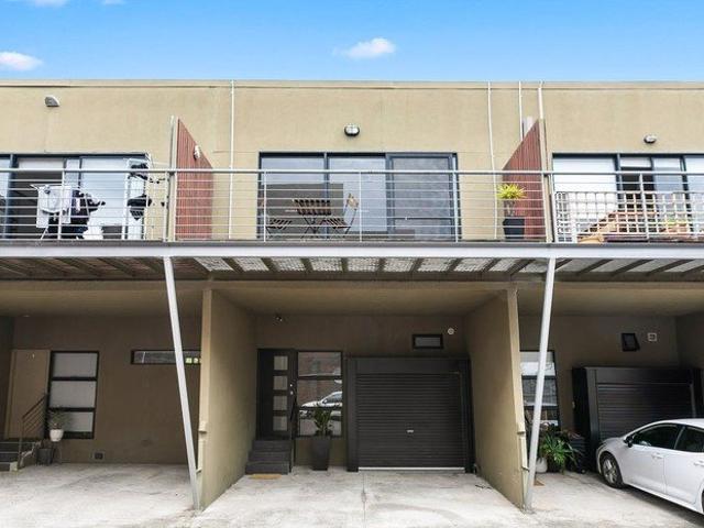 Stylish Dual Level Living with Strong Lifestyle & Investment Appeal