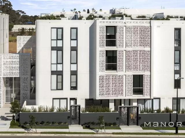 Stylish Dual Level Residence in the Heart of Rouse Hill