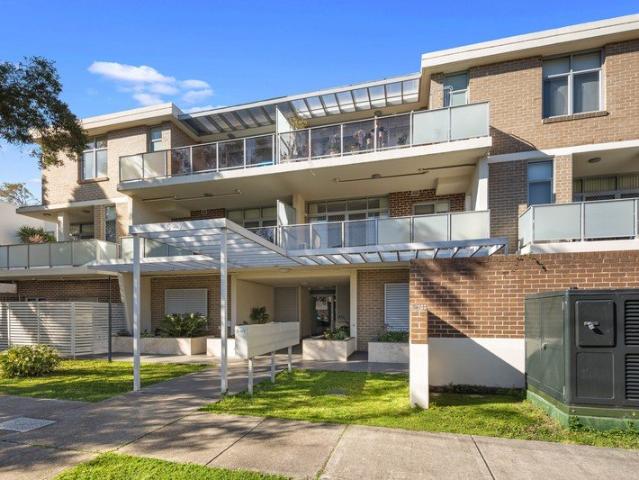Stylish Dual Level Residence with a Sun Drenched North Facing Balcony