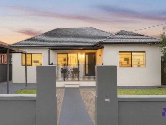Stylish dual living opportunity set on an impressive 701.9sqm parcel