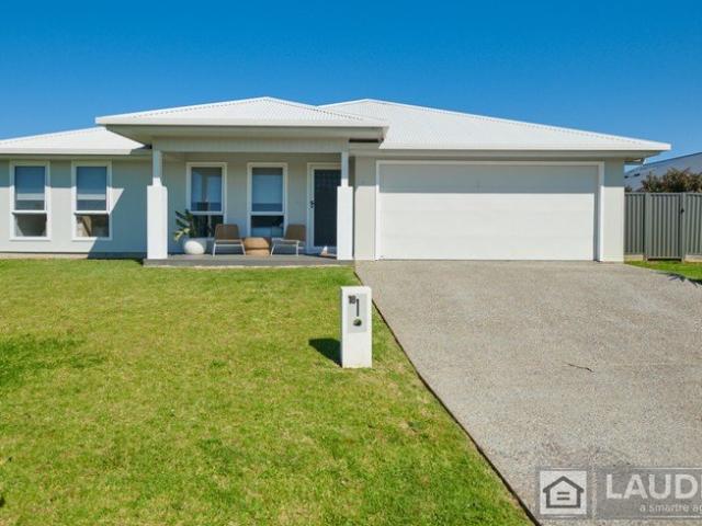Stylish Duplex with Reserve Outlook