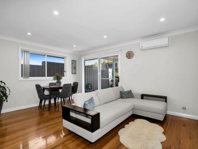 Stylish duplex living in Sought After Macarthur Heights