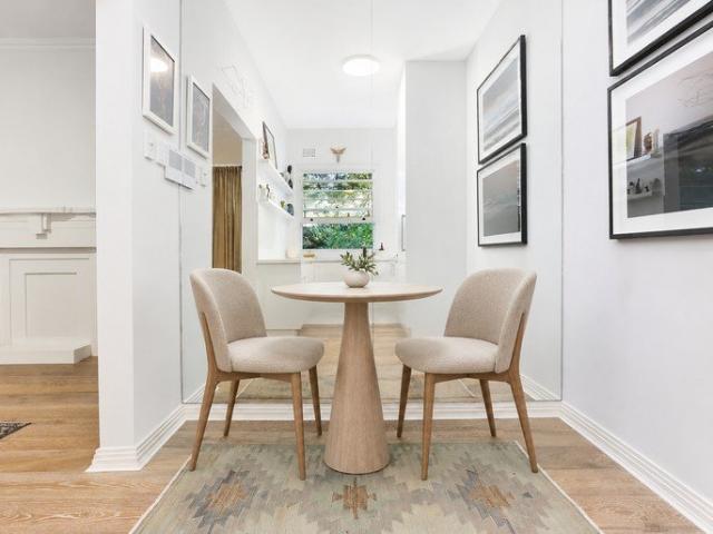 Stylish Darling Point apartment with Prized Parking