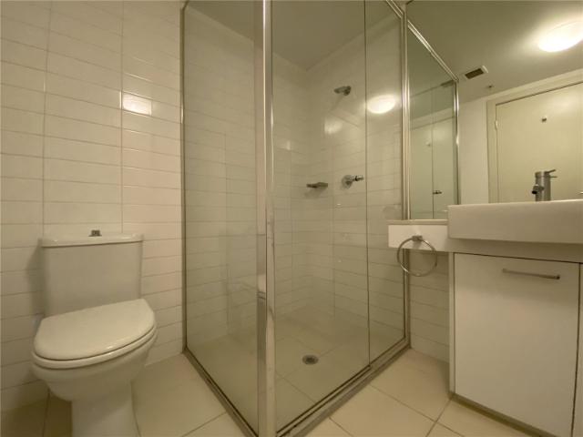 Stylish Docklands Living with City & Harbour Convenience
