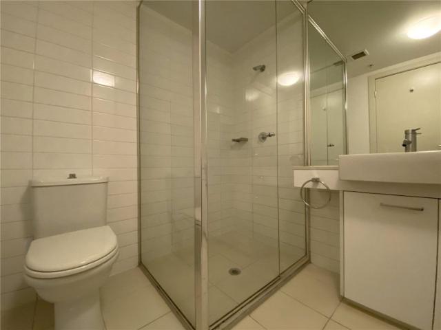 Stylish Docklands Living with City & Harbour Convenience