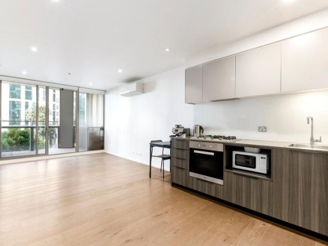 Stylish Docklands Living with Study Nook & Car Space