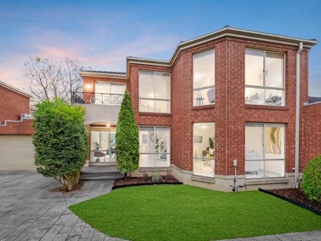 Stylish Double Storey Townhouse in the Heart of Heathmont