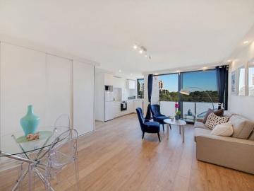 Stylish Executive Two Bedroom Apartment with Parking