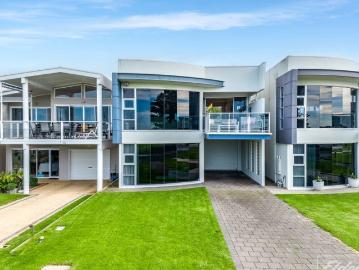 Stylish Executive Waterfront Living