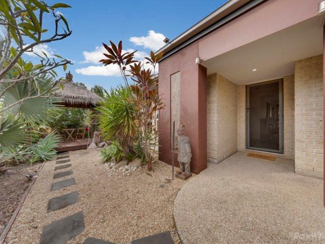STYLISH EXECUTIVE HOME… PRIVATE OASIS…