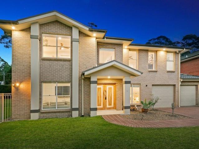 Stylish Executive Living: 5 Bed Multi Gen Family Home, Walk to Schools & Station